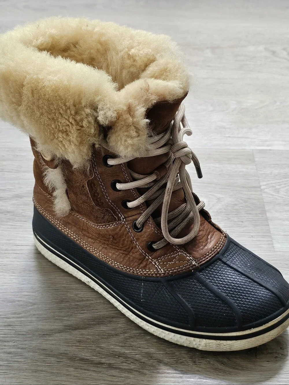 Crocs AllCast Luxe Duck Boots Women’s Size 7 Hazelnut Fur Lined Winter Boots